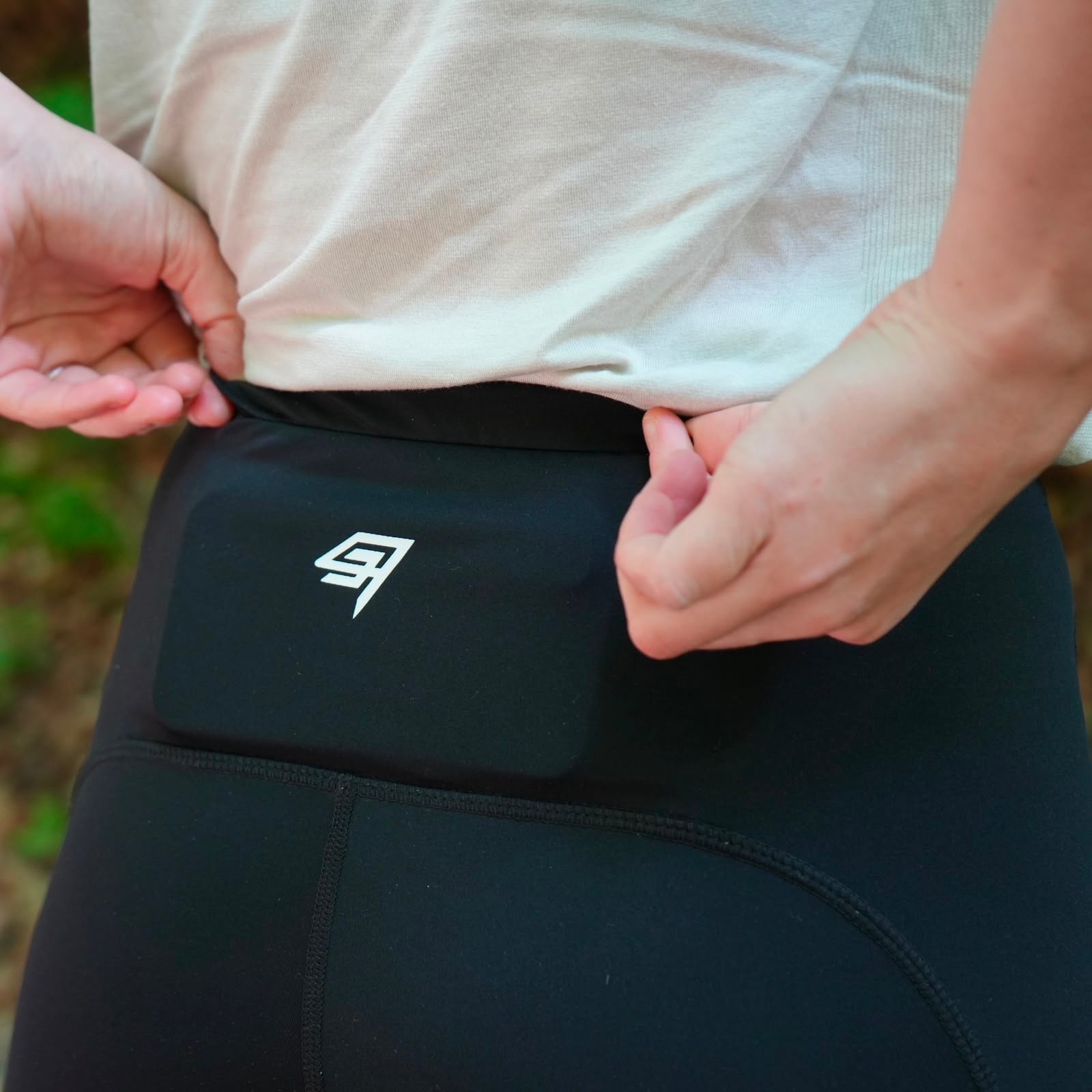 THR9VE ASCENT Pocket Leggings in black — back view with phone in pocket, shot 3