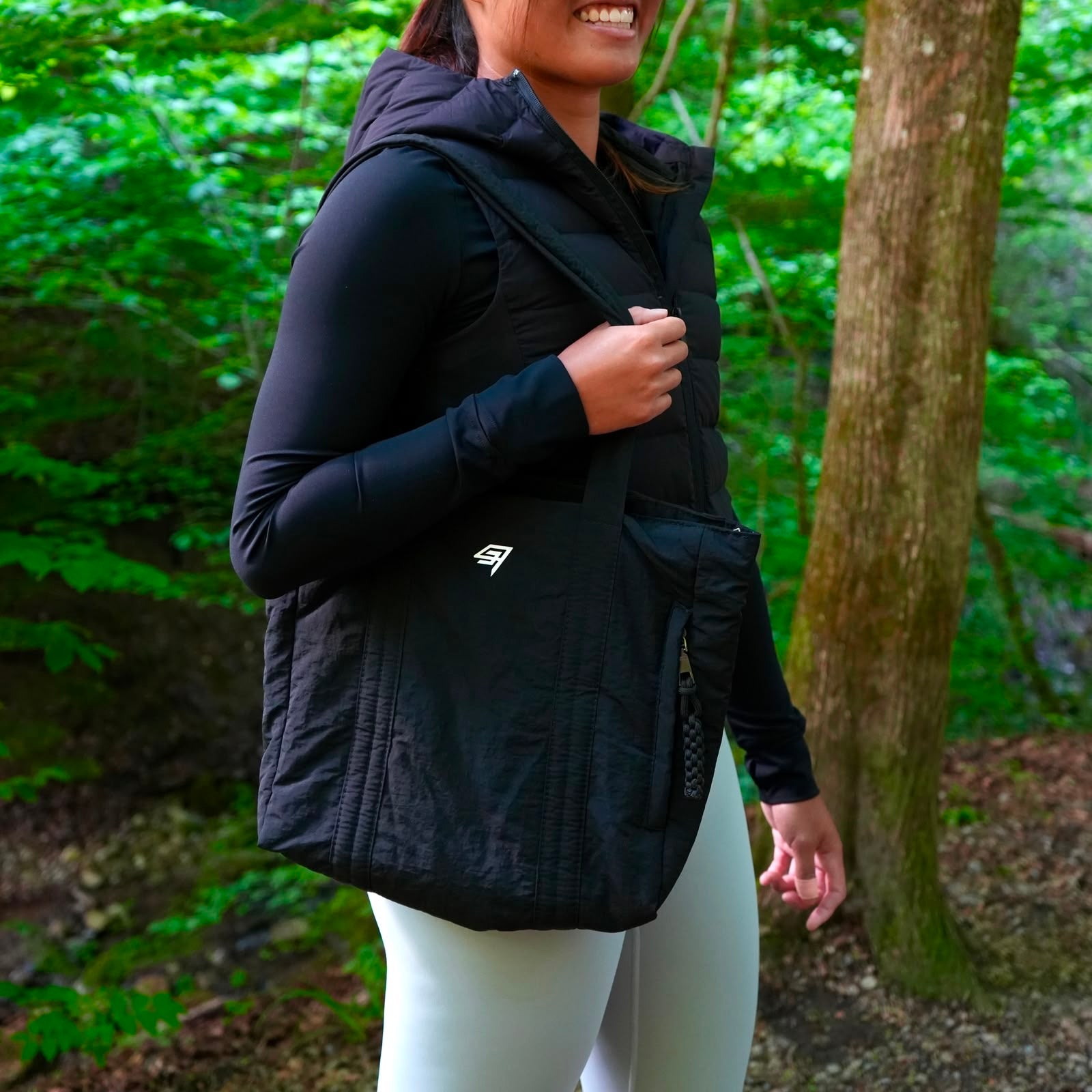 THR9VE CLOUD Tote Bag in black — display view 3