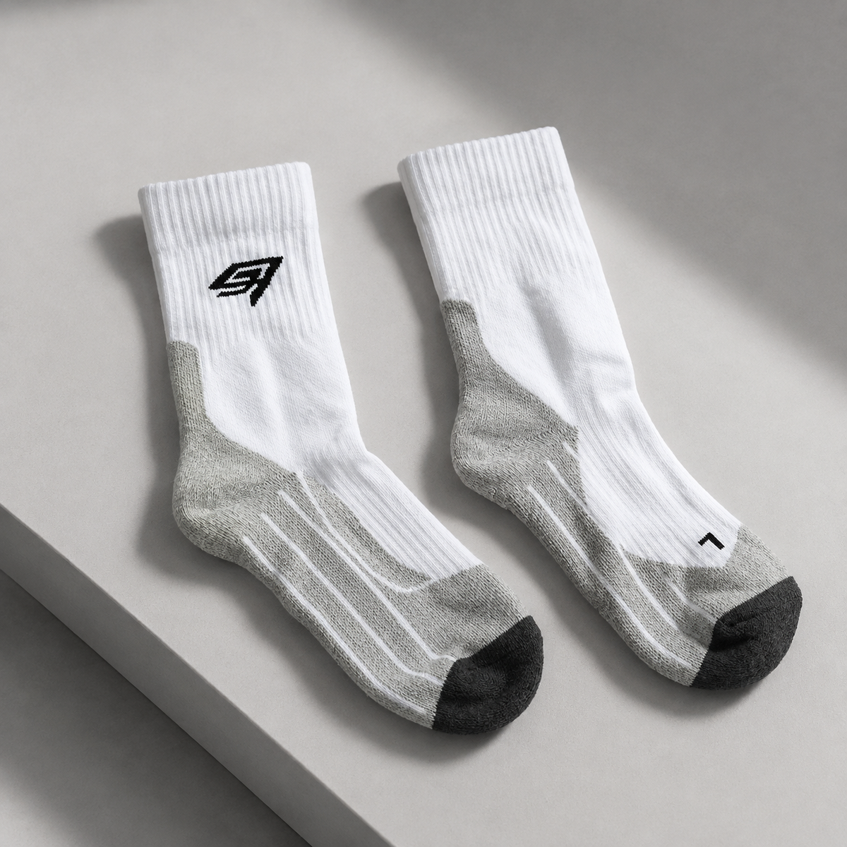 THR9VE PROCESS Performance Socks in white — unisex training socks, product photograph 2